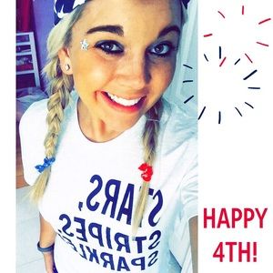 SIZE S Stars Stripes & Sparklers Patriotic Shirt